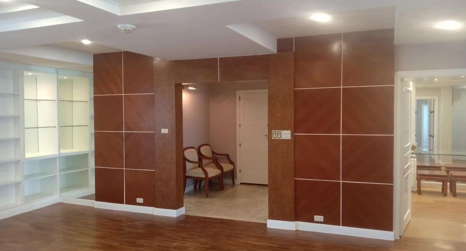 For rent 3 bedrooms condo in Khlong Toei, Bangkok
