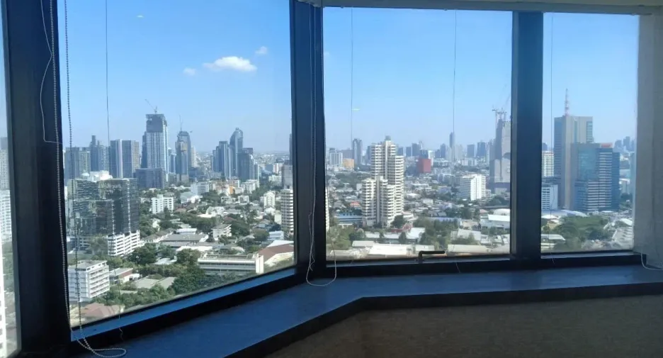 For rent 3 bedrooms condo in Khlong Toei, Bangkok