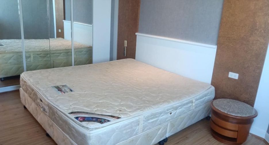 For rent 3 bedrooms condo in Khlong Toei, Bangkok