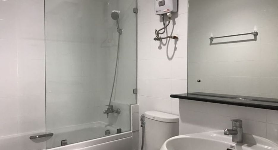 For rent 3 bedrooms condo in Khlong Toei, Bangkok