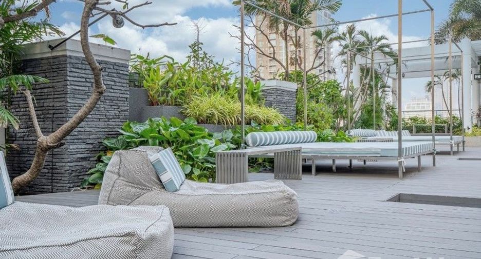 For rent 3 bedrooms condo in Khlong Toei, Bangkok
