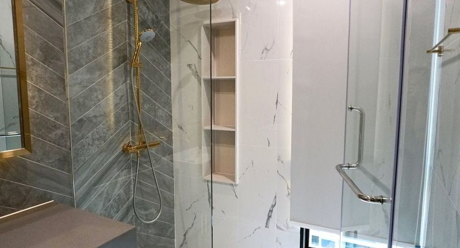 For rent 3 bedrooms condo in Khlong Toei, Bangkok