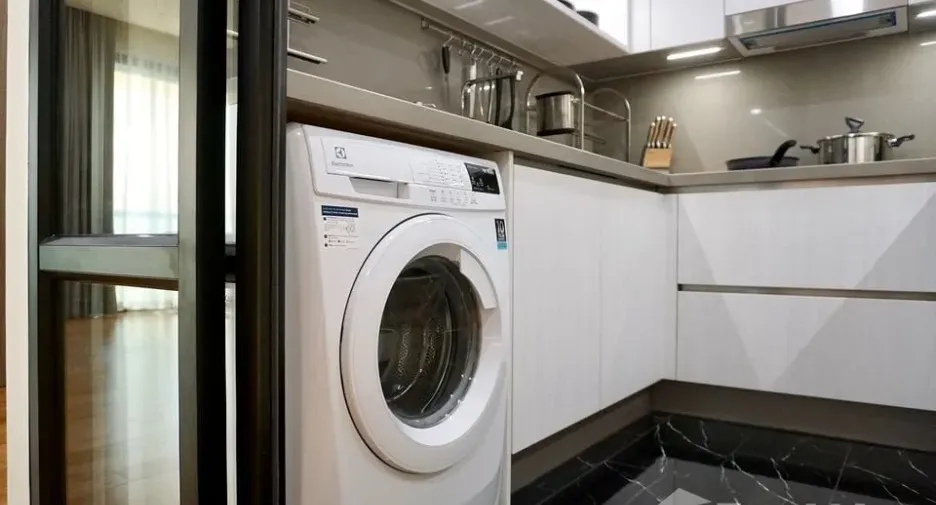 For rent 3 bedrooms condo in Khlong Toei, Bangkok