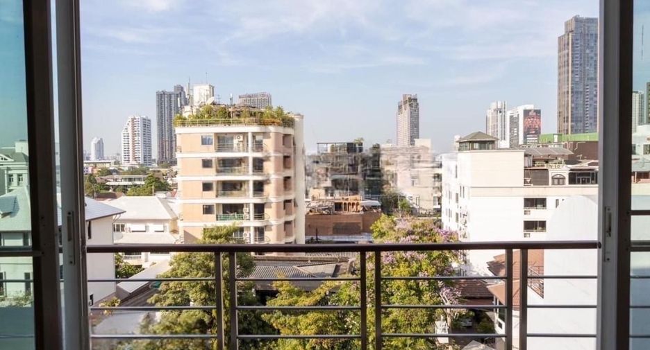 For rent 2 bedrooms condo in Watthana, Bangkok