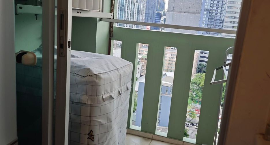For rent 1 bed condo in Huai Khwang, Bangkok