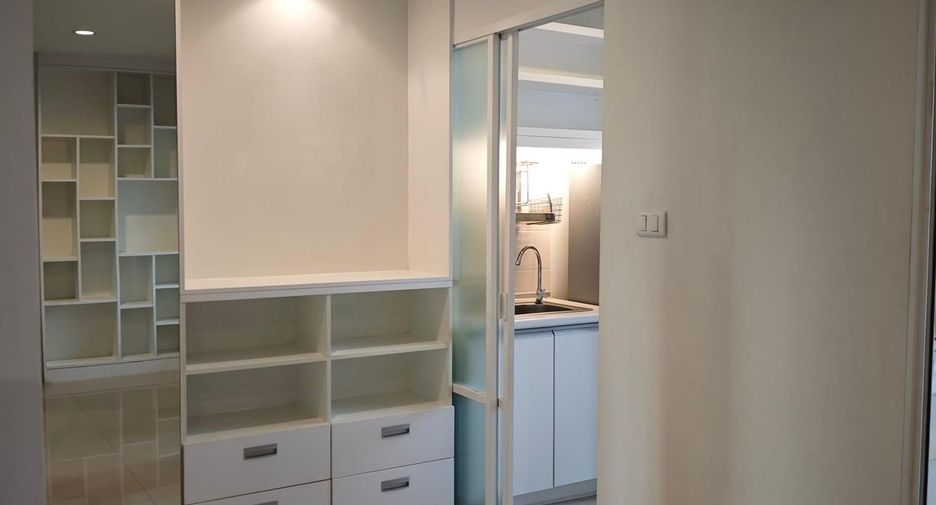 For rent 1 bed condo in Huai Khwang, Bangkok