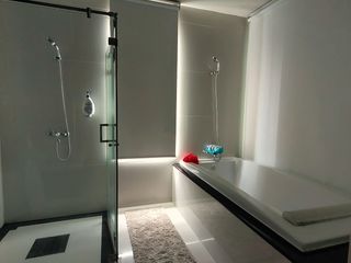 For rent 2 bedrooms condo in Pathum Wan, Bangkok