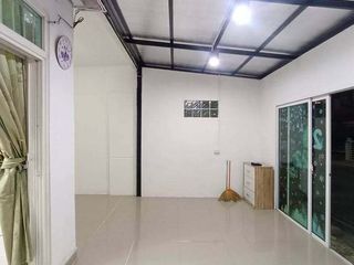 For rent 3 ベッドルーム townhouse in Saphan Sung, Bangkok