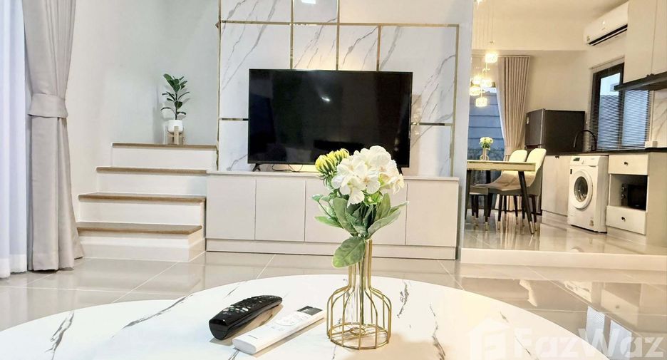 Casa adosada en alquiler de 3 habitaciones en Bang Phli, Samut Prakan