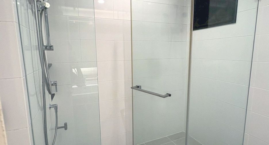 For rent 3 bedrooms townhouse in Bang Kapi, Bangkok