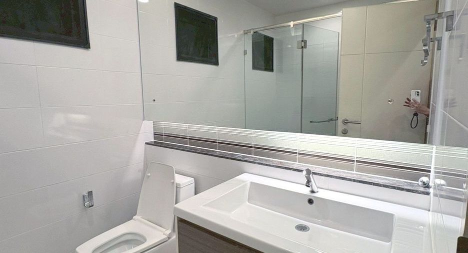 For rent 3 bedrooms townhouse in Bang Kapi, Bangkok