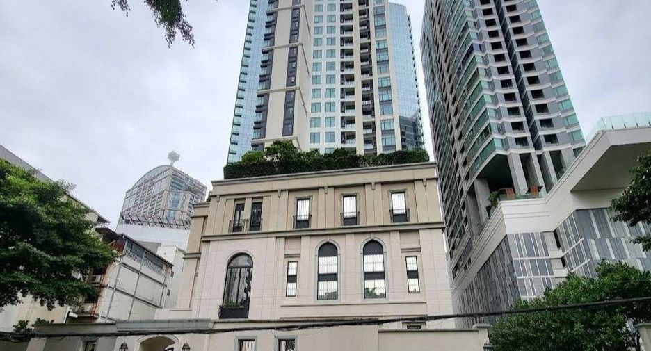 For rent 2 bedrooms condo in Khlong Toei, Bangkok