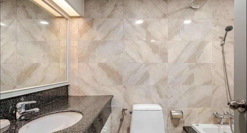 For rent 1 bed condo in Khlong Toei, Bangkok