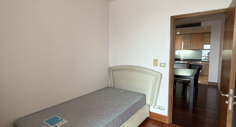 For rent 2 bedrooms condo in Sathon, Bangkok