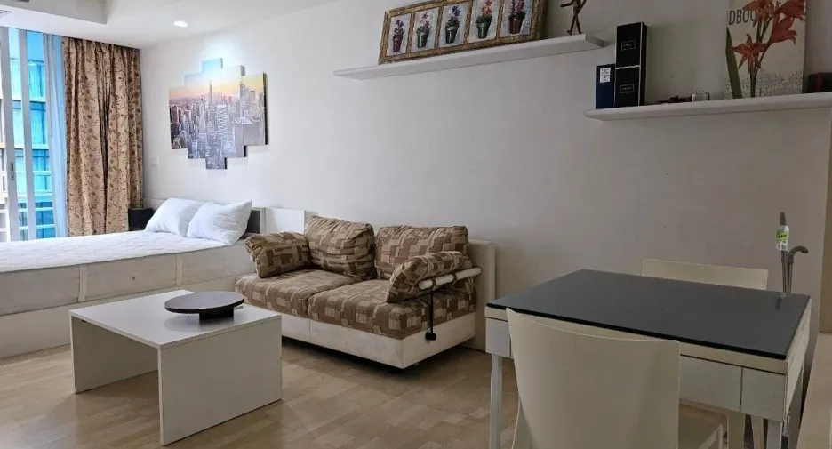 For rent studio condo in Pathum Wan, Bangkok