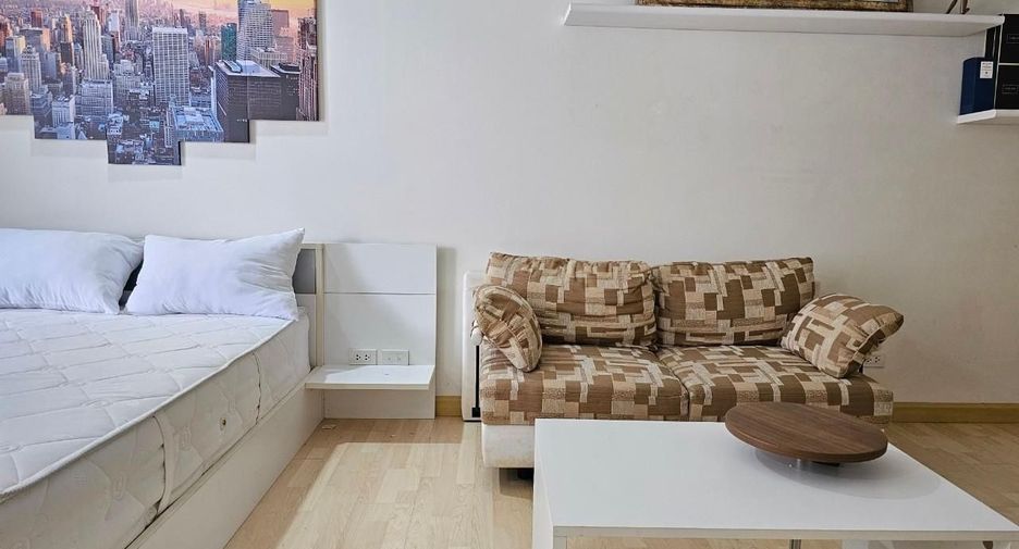 Wohnung zur Miete mit Studio in Pathum Wan, Bangkok