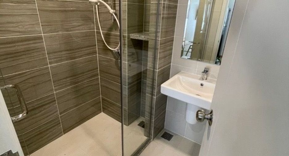 For rent 1 bed condo in Khlong San, Bangkok