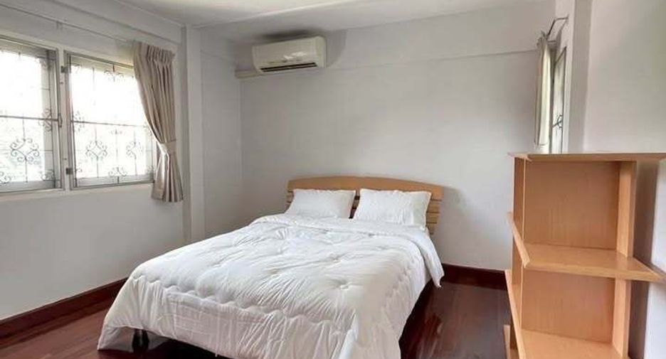 À louer 4 chambres maison à Suan Luang, Bangkok