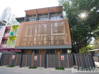 Аренда 3 спальни дом в Щаттхана, Бангкок