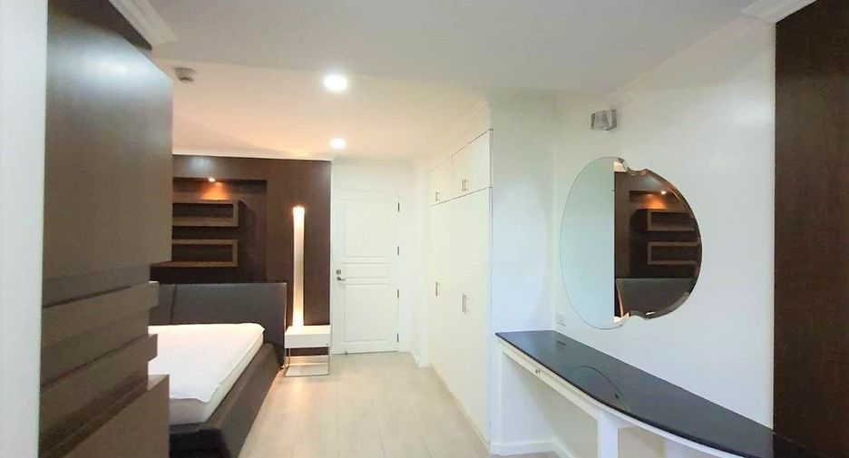 À louer 3 chambres condo à Watthana, Bangkok