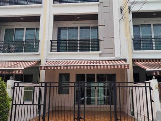 Reihenhaus zur Miete mit 4 Zimmer in Wang Thonglang, Bangkok