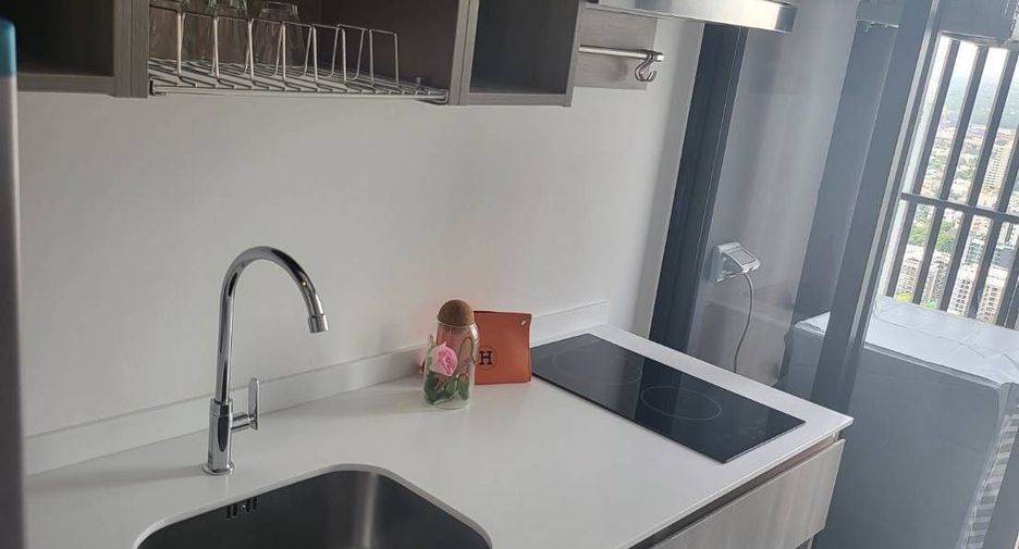 For rent 1 bed condo in Watthana, Bangkok