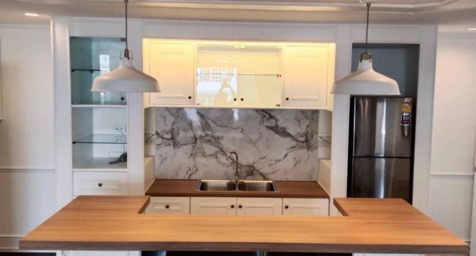 For rent 2 bedrooms condo in Sathon, Bangkok