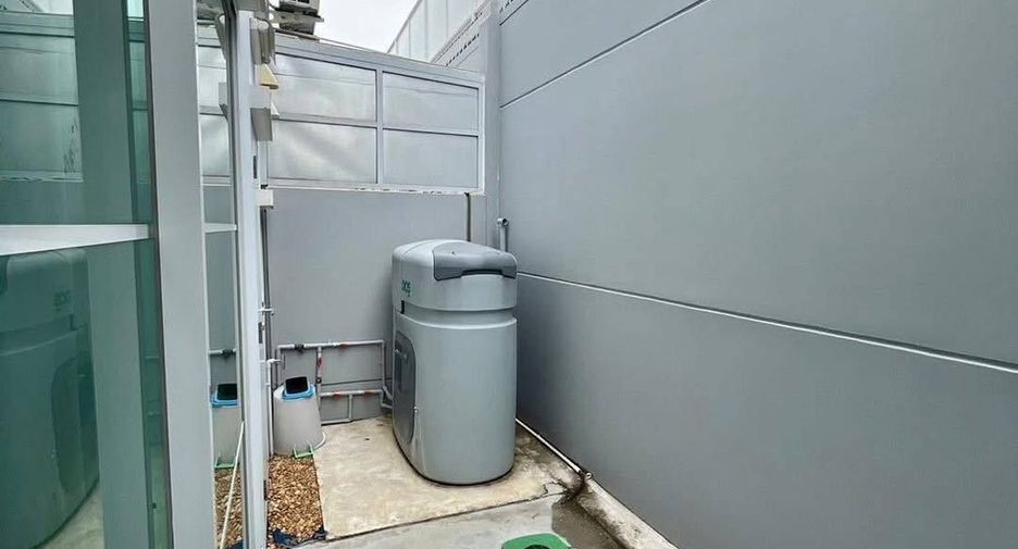 For rent 3 bedrooms townhouse in Prawet, Bangkok