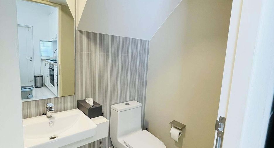 For rent 3 bedrooms townhouse in Prawet, Bangkok