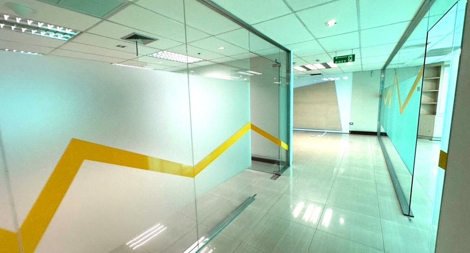 For rent office in Huai Khwang, Bangkok