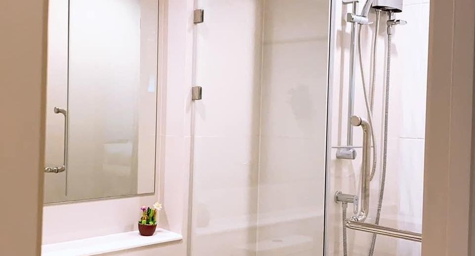 For rent studio condo in Pathum Wan, Bangkok