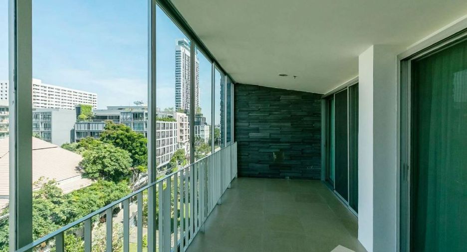 For rent 2 bedrooms apartment in Watthana, Bangkok