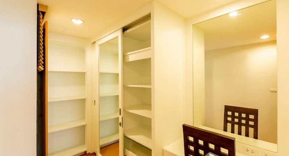 For rent 2 bedrooms apartment in Watthana, Bangkok