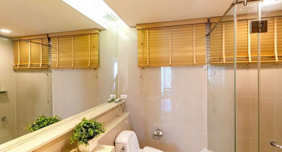 For rent 2 bedrooms apartment in Watthana, Bangkok