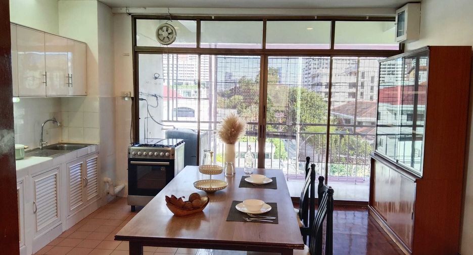For rent 3 bedrooms condo in Watthana, Bangkok