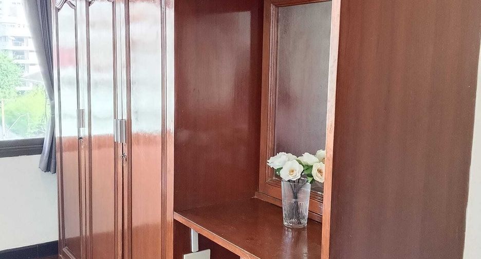 For rent 3 bedrooms condo in Watthana, Bangkok
