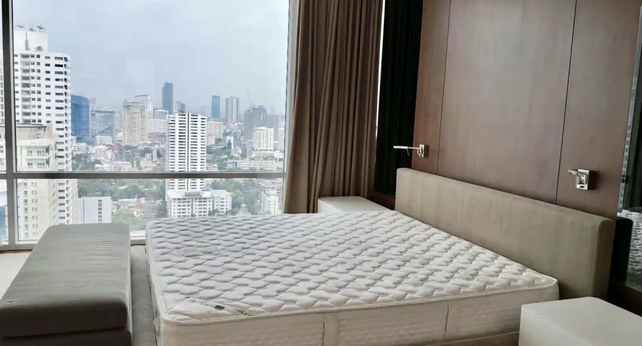 For rent 2 bedrooms condo in Khlong Toei, Bangkok