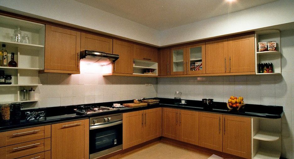 For rent 3 bedrooms apartment in Watthana, Bangkok