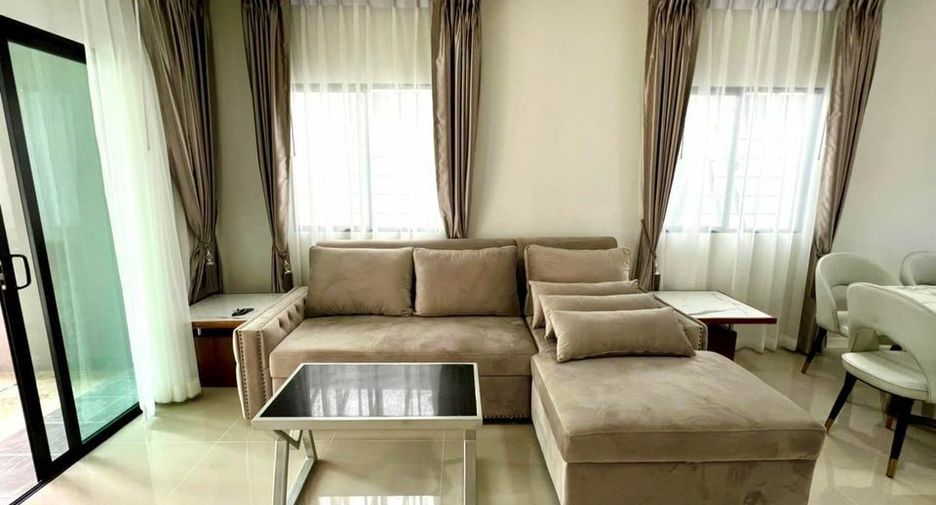 For rent 3 bedrooms townhouse in Wang Thonglang, Bangkok