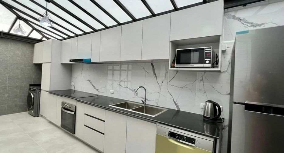 For rent 3 bedrooms townhouse in Wang Thonglang, Bangkok