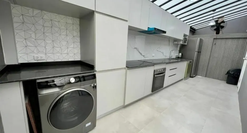 For rent 3 bedrooms townhouse in Wang Thonglang, Bangkok