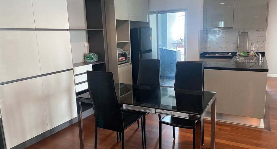 For rent 2 bedrooms condo in Huai Khwang, Bangkok