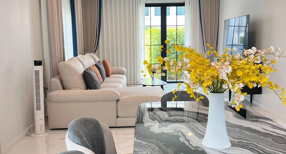 For rent 5 bedrooms house in Khan Na Yao, Bangkok