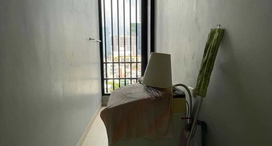 For rent 2 bedrooms condo in Ratchathewi, Bangkok