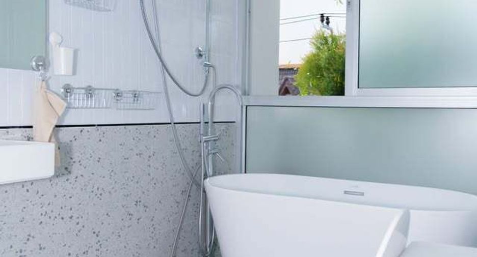 For rent 4 ベッドルーム house in Phra Khanong, Bangkok
