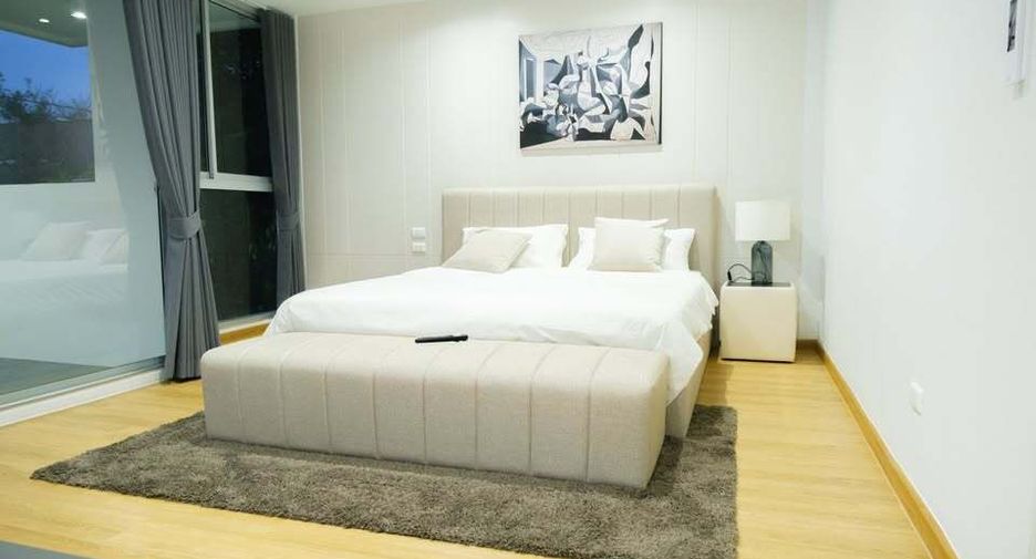 For rent 4 ベッドルーム house in Phra Khanong, Bangkok