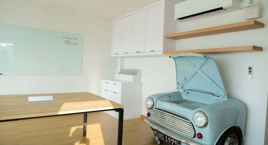 For rent 4 ベッドルーム house in Phra Khanong, Bangkok