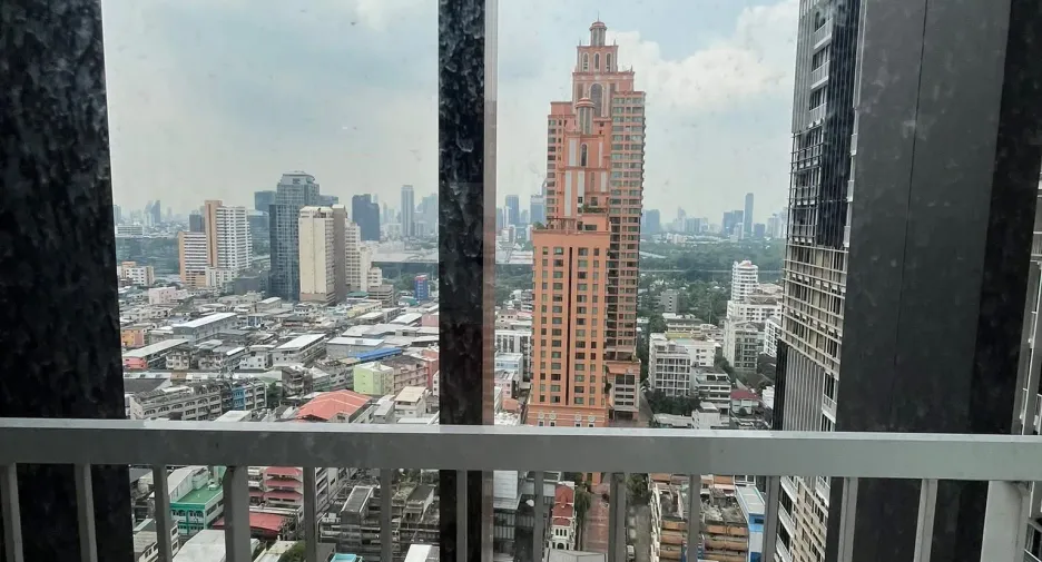 For rent studio condo in Khlong Toei, Bangkok