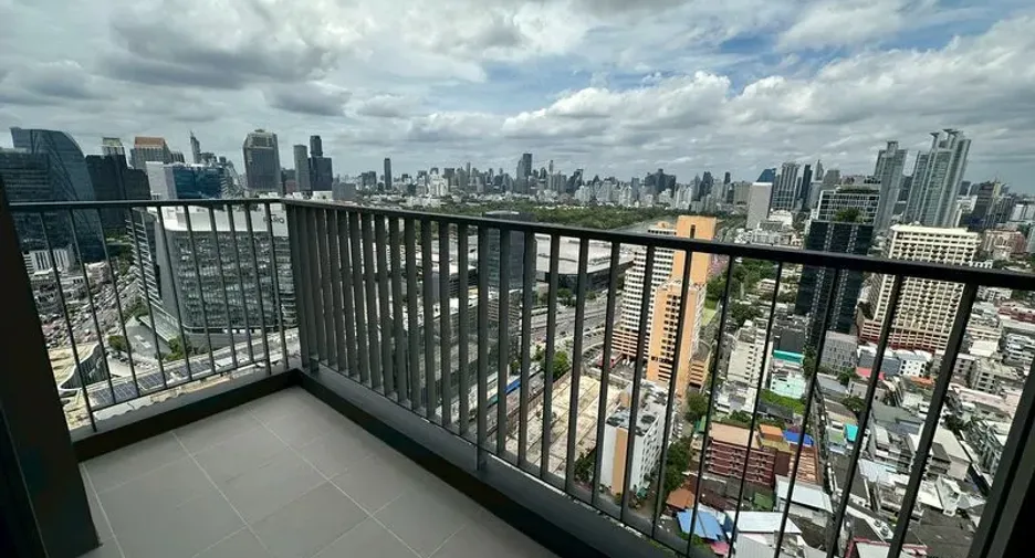For rent 3 bedrooms condo in Khlong Toei, Bangkok