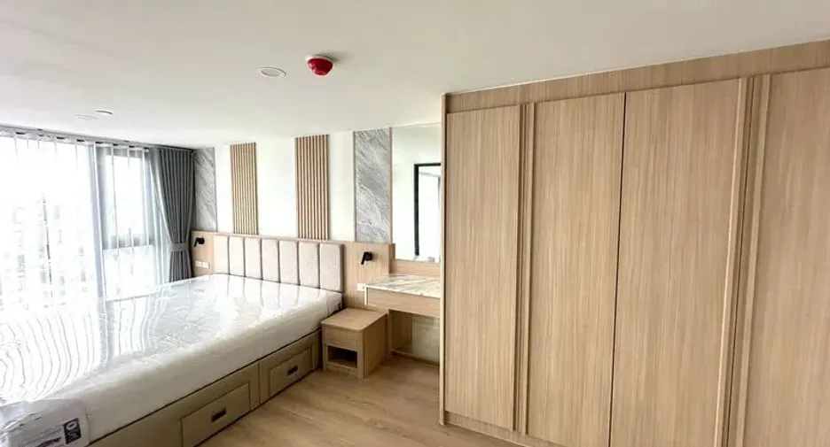 For rent 3 bedrooms condo in Khlong Toei, Bangkok